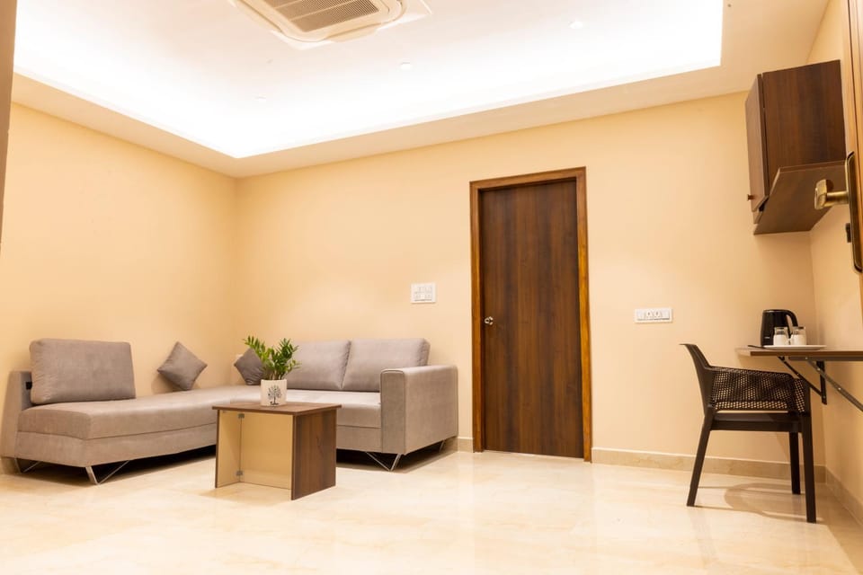Living room, Seating area, Dining area, air conditioner