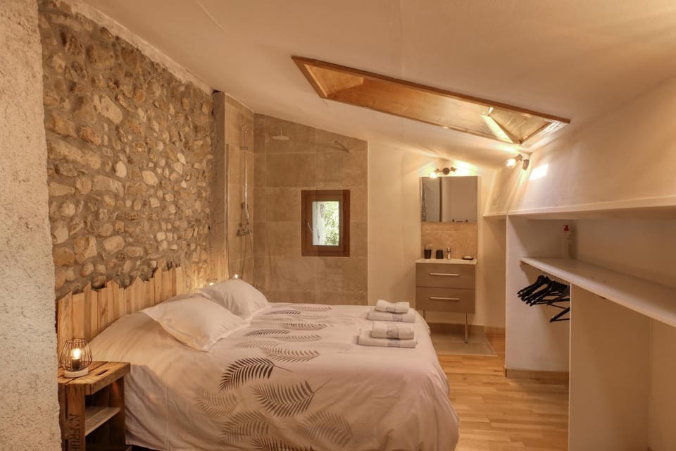 Shower, Photo of the whole room, air conditioner