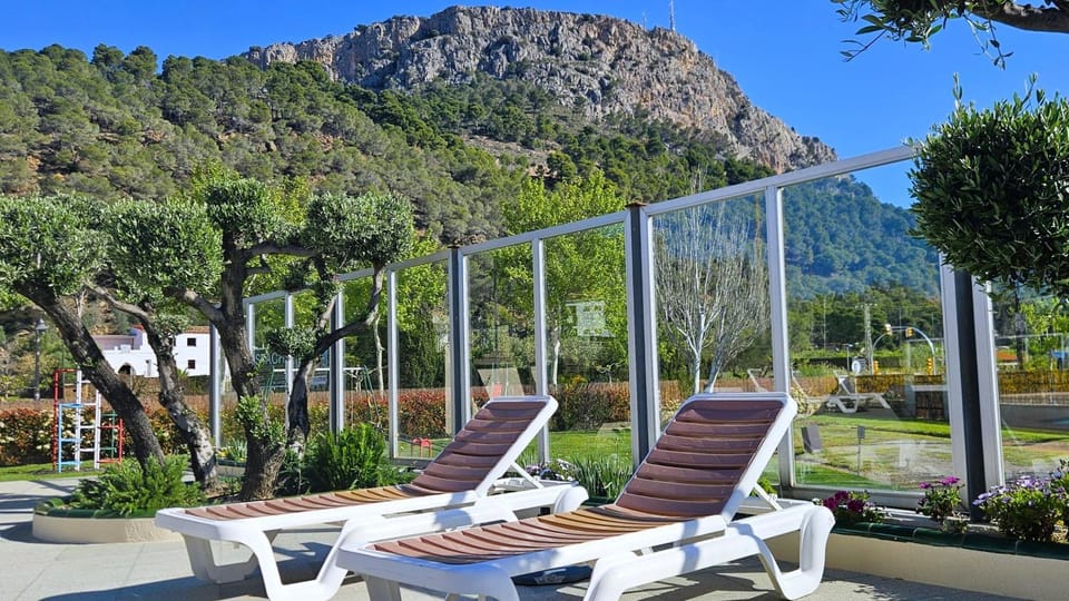 Natural landscape, Mountain view, sunbed
