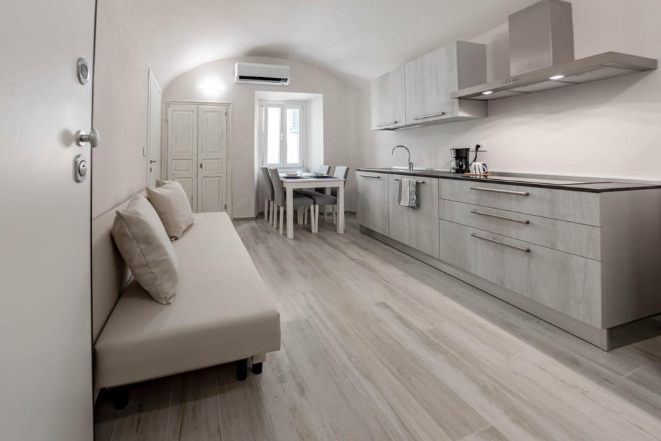 Kitchen or kitchenette, Living room, Seating area, Dining area, minibar, stove, air conditioner