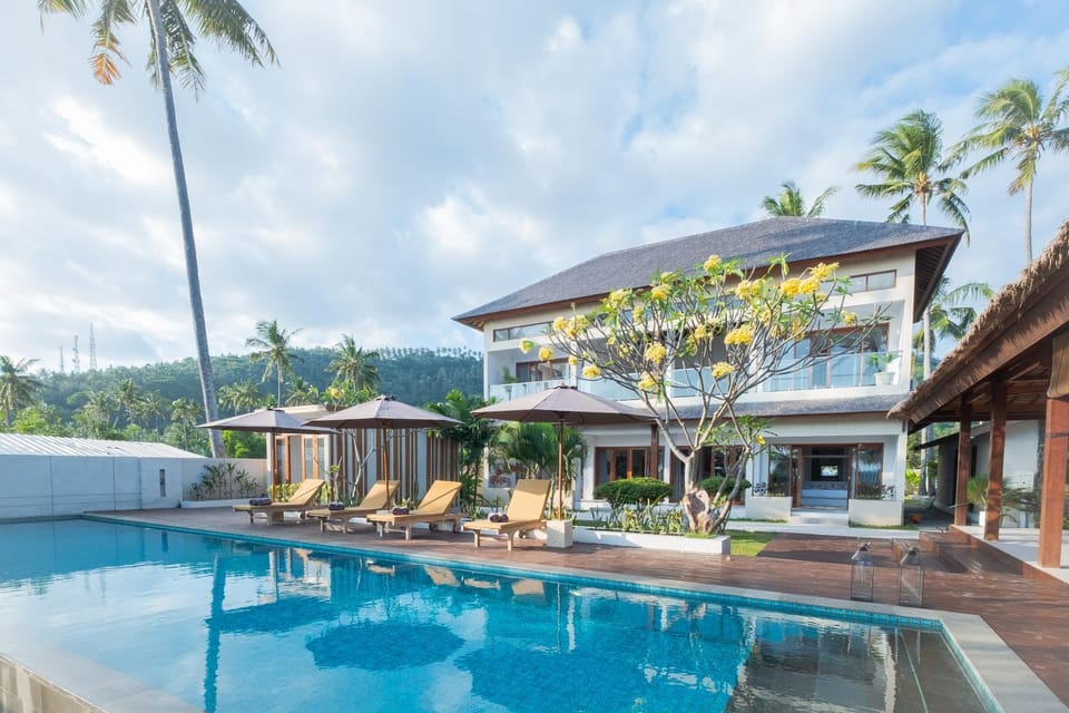 Property building, Patio, Day, Natural landscape, Garden, View (from property/room), Balcony/Terrace, Mountain view, Pool view, Swimming pool, sunbed