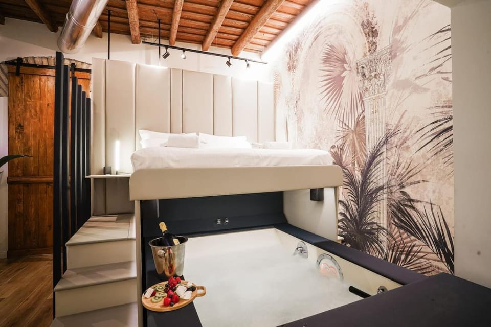 Hot Tub, Photo of the whole room, Bedroom, Food, Drinks, towels