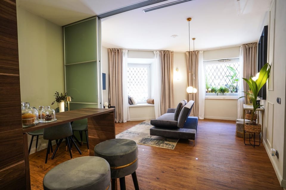 TV and multimedia, Living room, Seating area, Dining area, stove