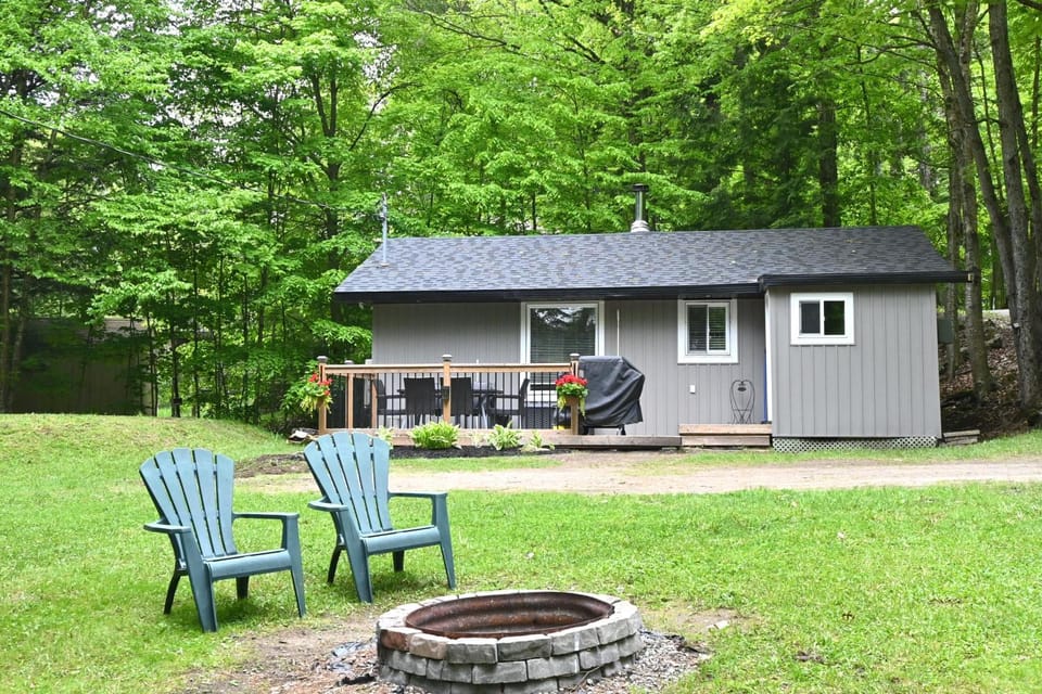 Property building, Patio, BBQ facilities, Garden, Parking, fireplace