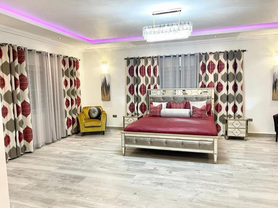 2 Bed Apartment Sleeps 4 - Jacuzzi Parking Wifi Apartment in Freetown