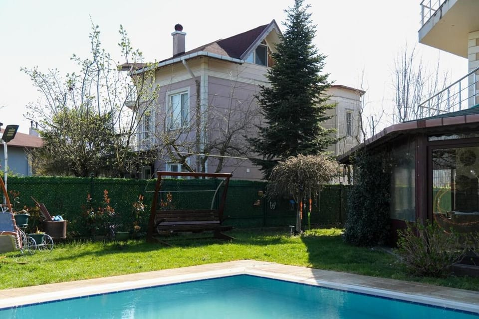 Patio, Spring, Day, Garden, Garden, Garden view, Pool view, Swimming pool, sunbed