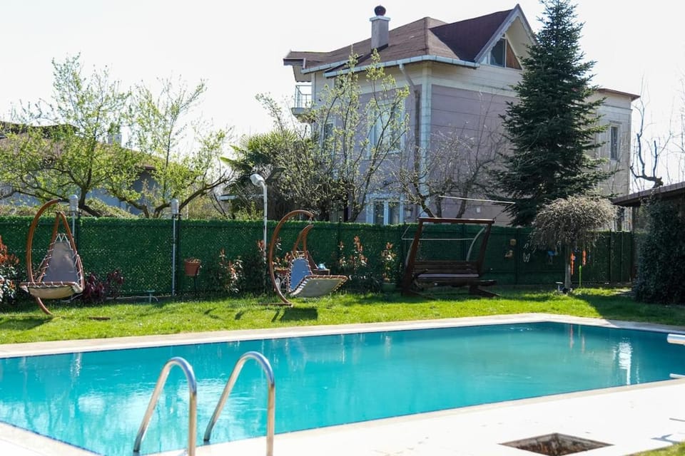 Spring, Garden, Garden view, Pool view, Swimming pool, Swimming pool, sunbed