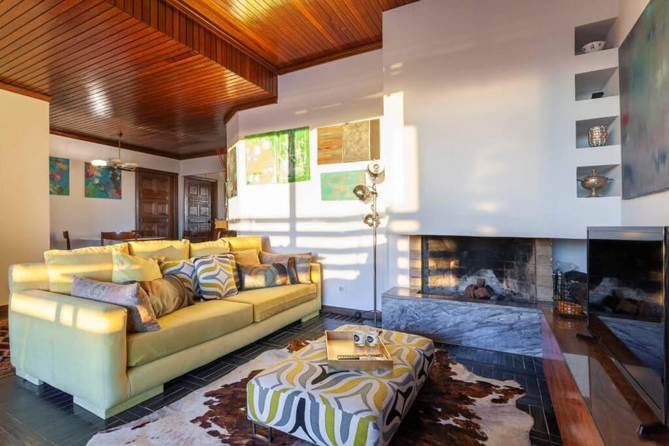 Atlantic Views Luxury Retreat Apartment in Estoril