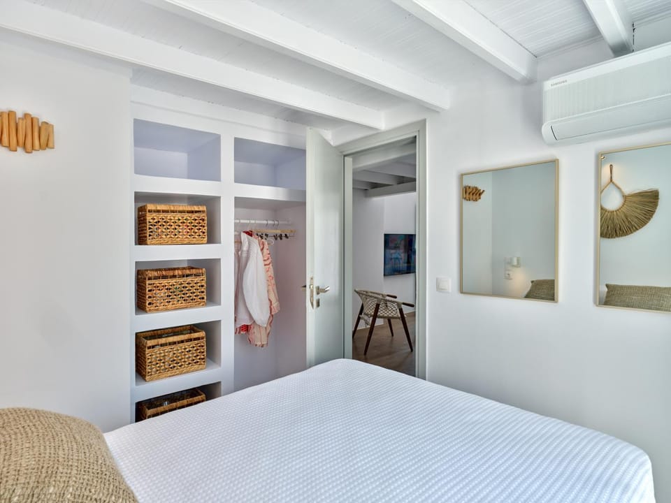 Photo of the whole room, wardrobe