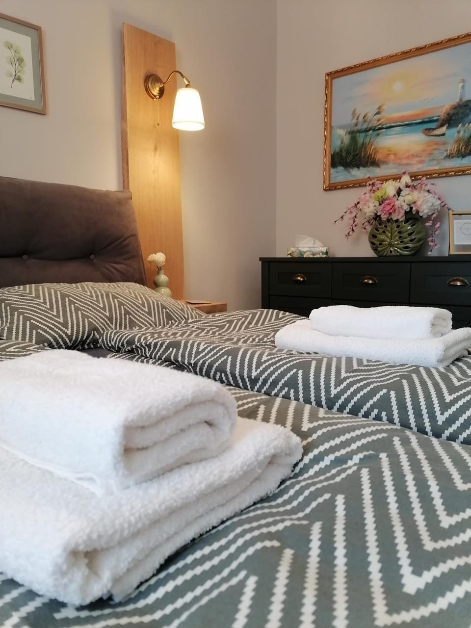 Bedroom, towels