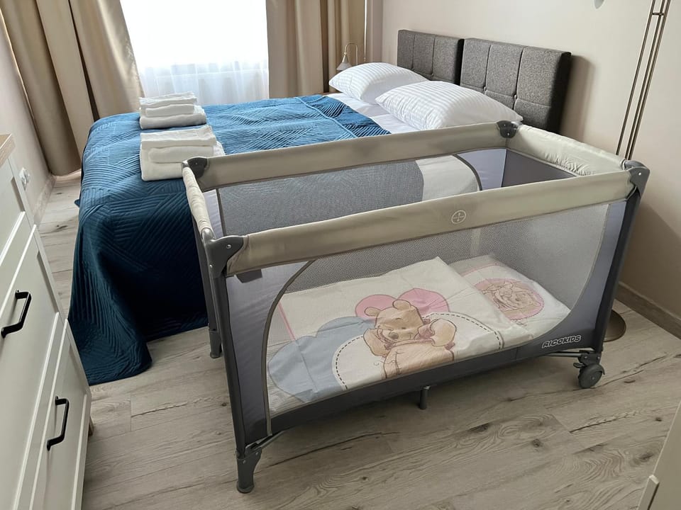 Bedroom, cot
