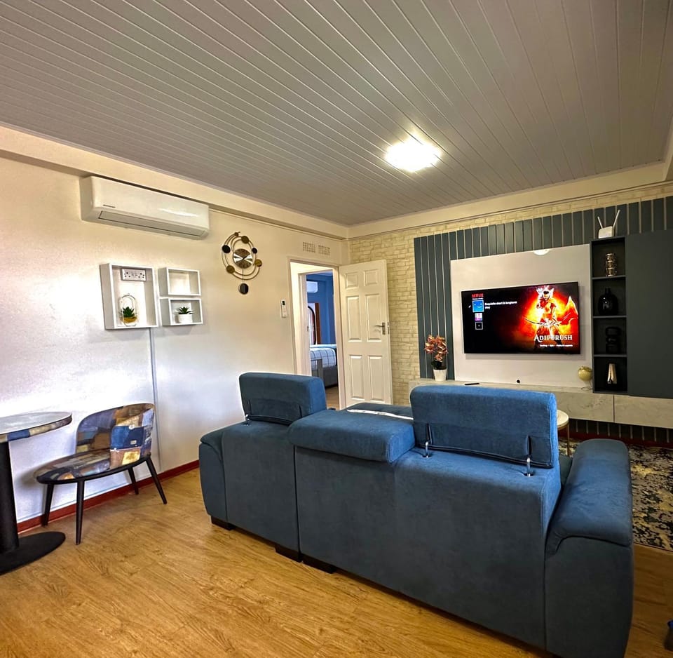 Communal lounge/ TV room, TV and multimedia, Living room, Seating area, Evening entertainment