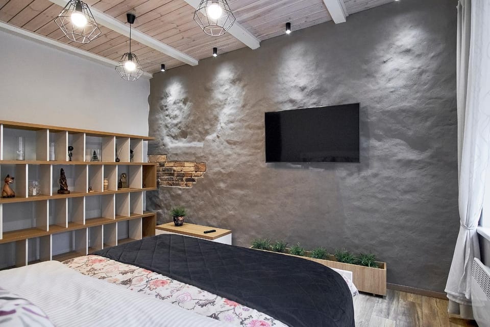 Bed, TV and multimedia, Bedroom