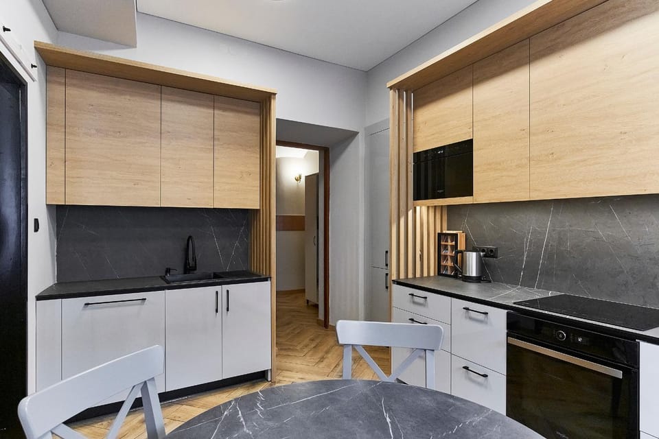 Coffee/tea facilities, Kitchen or kitchenette, Dining area, dishwasher, oven, stove