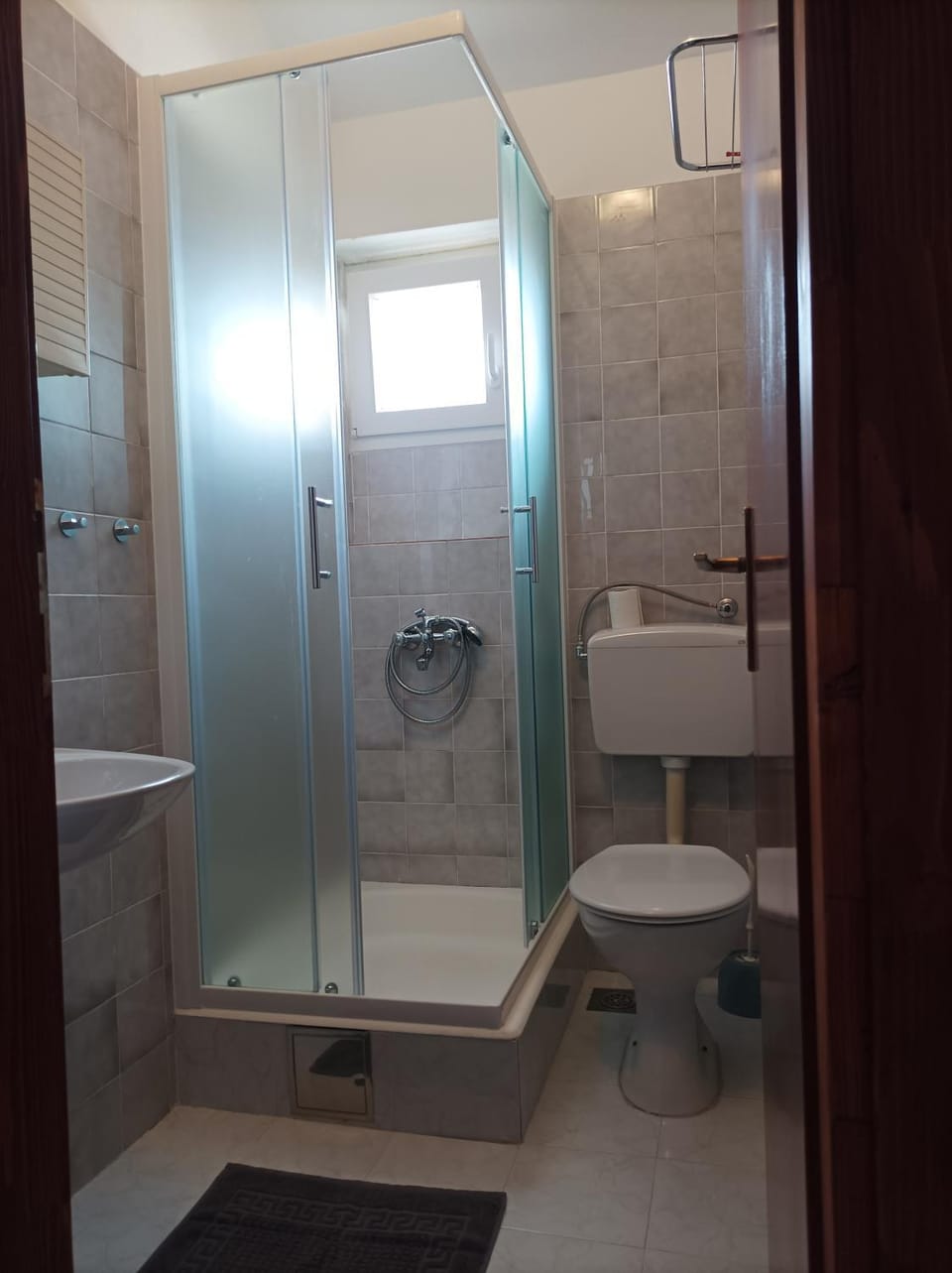 Shower, Toilet