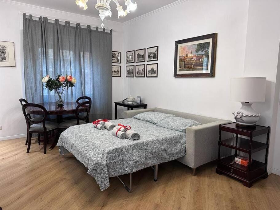 Bed, Living room