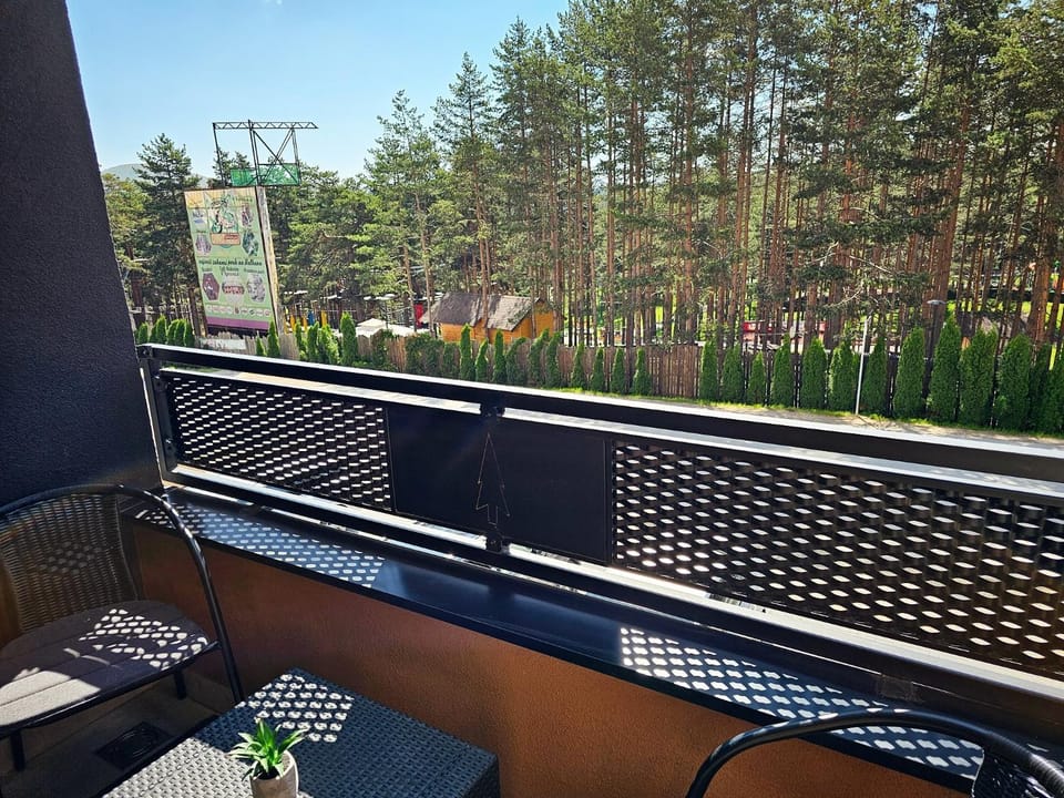 Patio, Spring, Day, Garden, View (from property/room), Balcony/Terrace