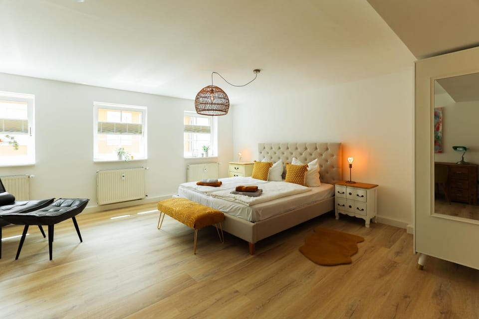 Bed, Living room, Bedroom