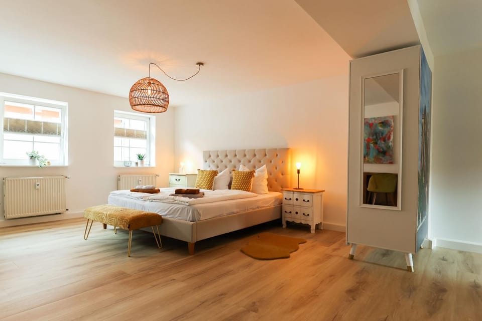 Bed, Living room, Bedroom