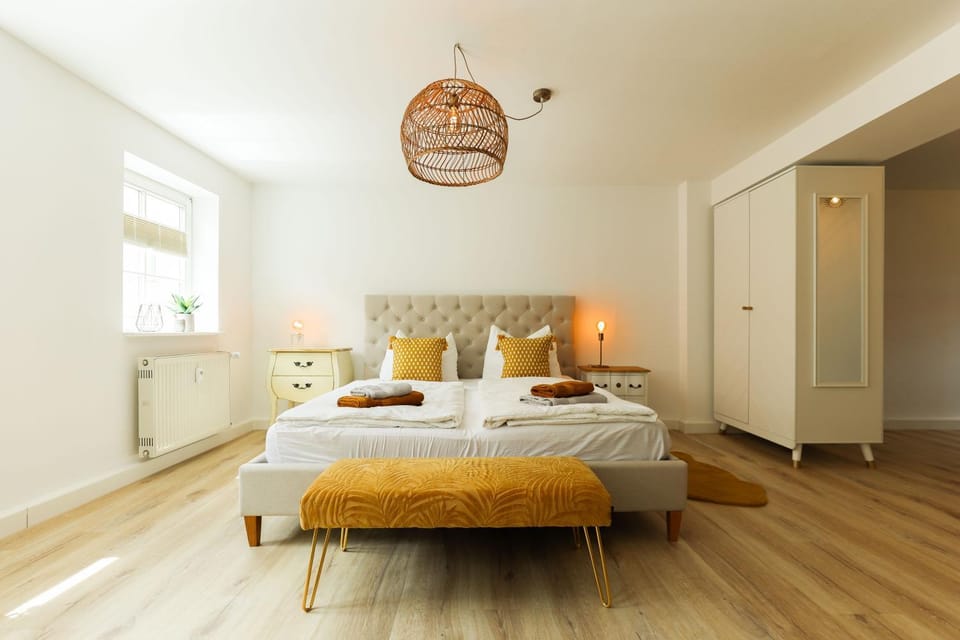 Bed, Living room, Bedroom