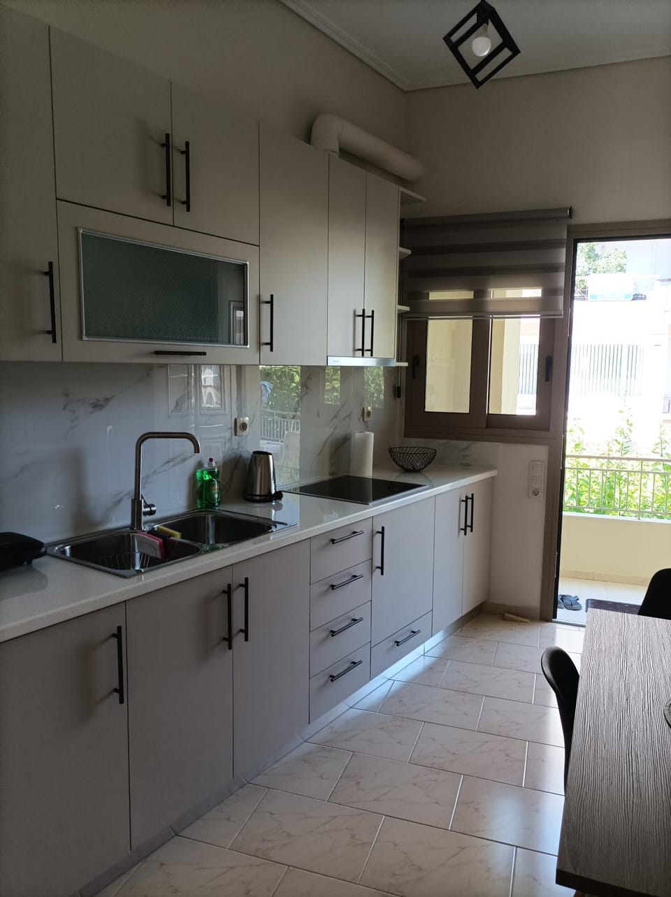 Kitchen or kitchenette, minibar, stove, washing machine