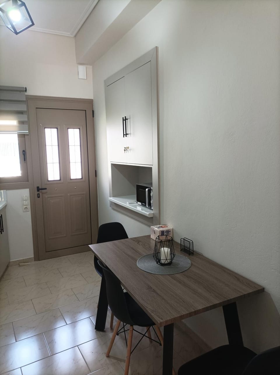 Kitchen or kitchenette, Dining area, oven