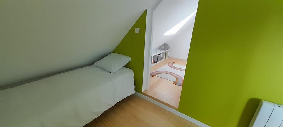 Bed, Game Room