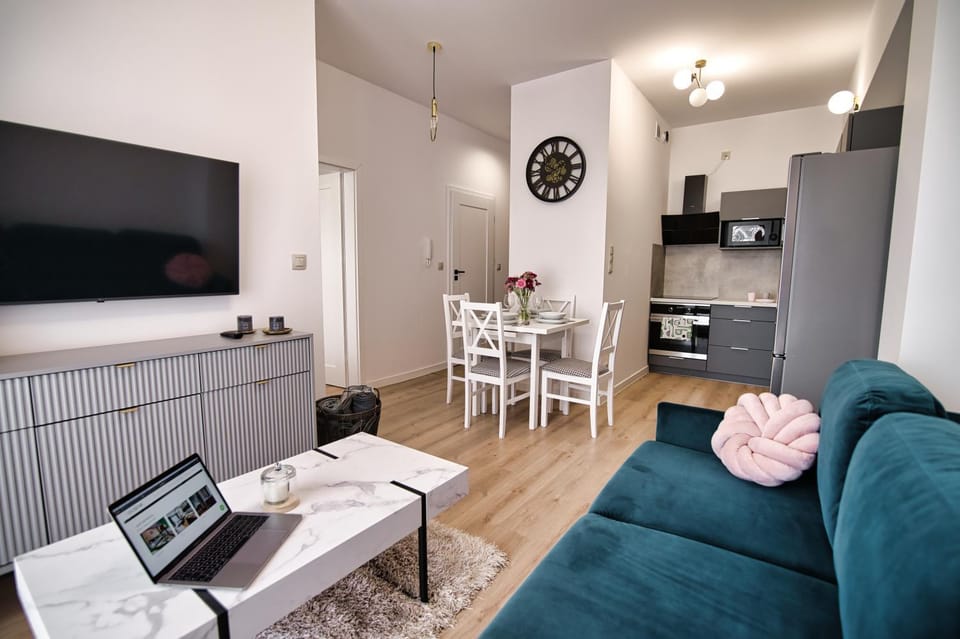 TV and multimedia, Kitchen or kitchenette, Living room