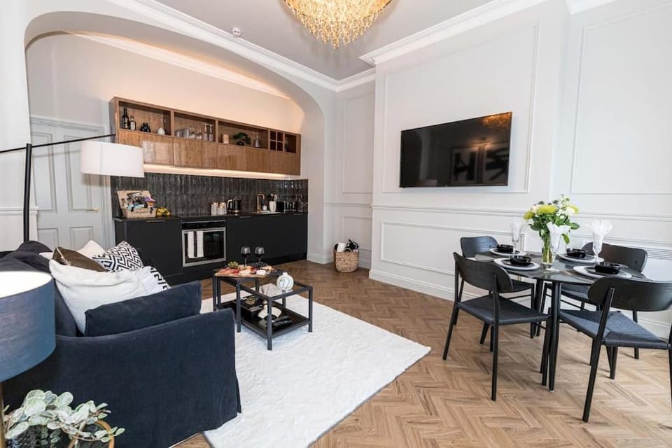 Luxury Accommodation In The City Centre With Free Parking Apartment in Bournemouth