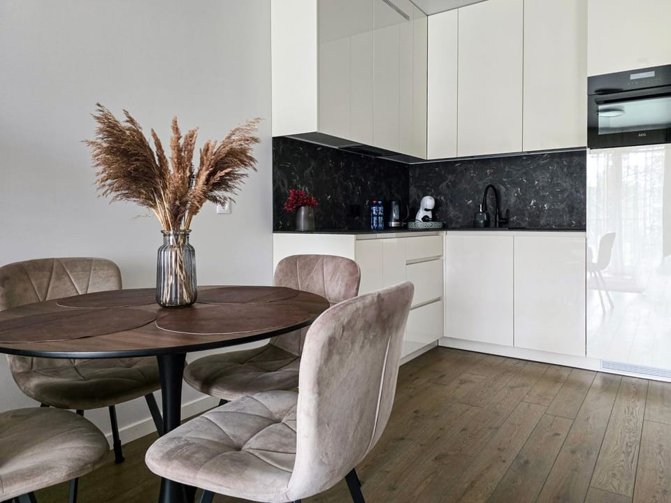 Kitchen or kitchenette, Living room, Seating area, Dining area, oven, stove