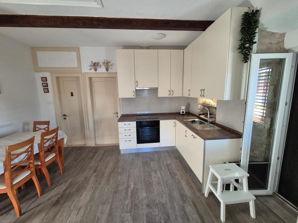 Apartman Pia, JELSA Apartment in Dubrovnik-Neretva County