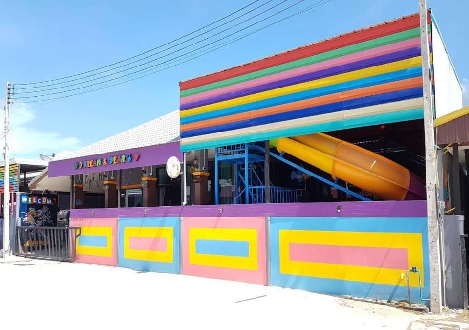 Facade/entrance, Swimming pool
