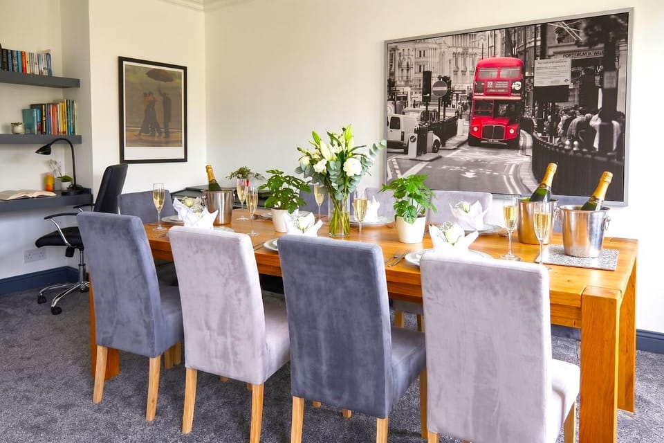 Living room, Decorative detail, Seating area, Dining area