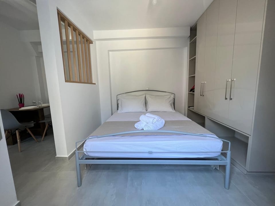 Bed, Photo of the whole room, Bedroom, towels, wardrobe