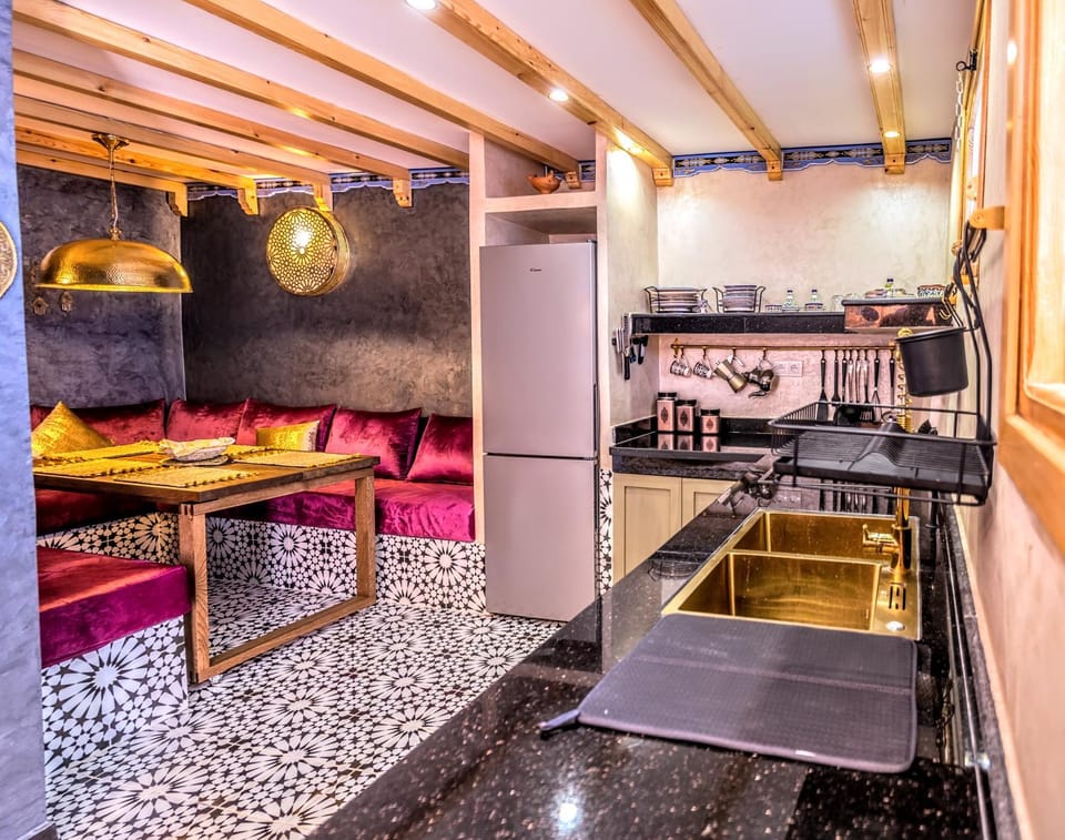 Kitchen or kitchenette, Living room, pet friendly