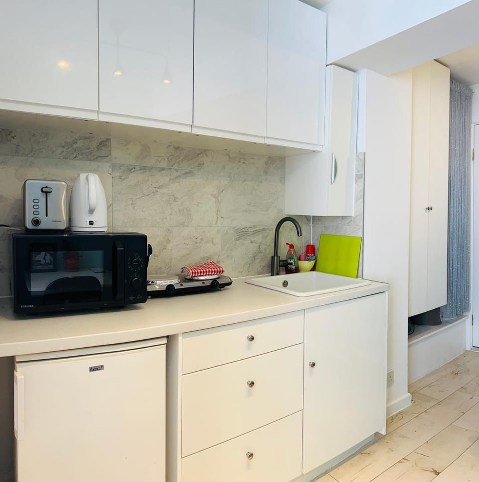 Coffee/tea facilities, Kitchen or kitchenette