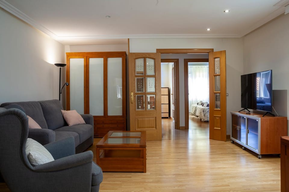 Communal lounge/ TV room, TV and multimedia, Living room, Seating area