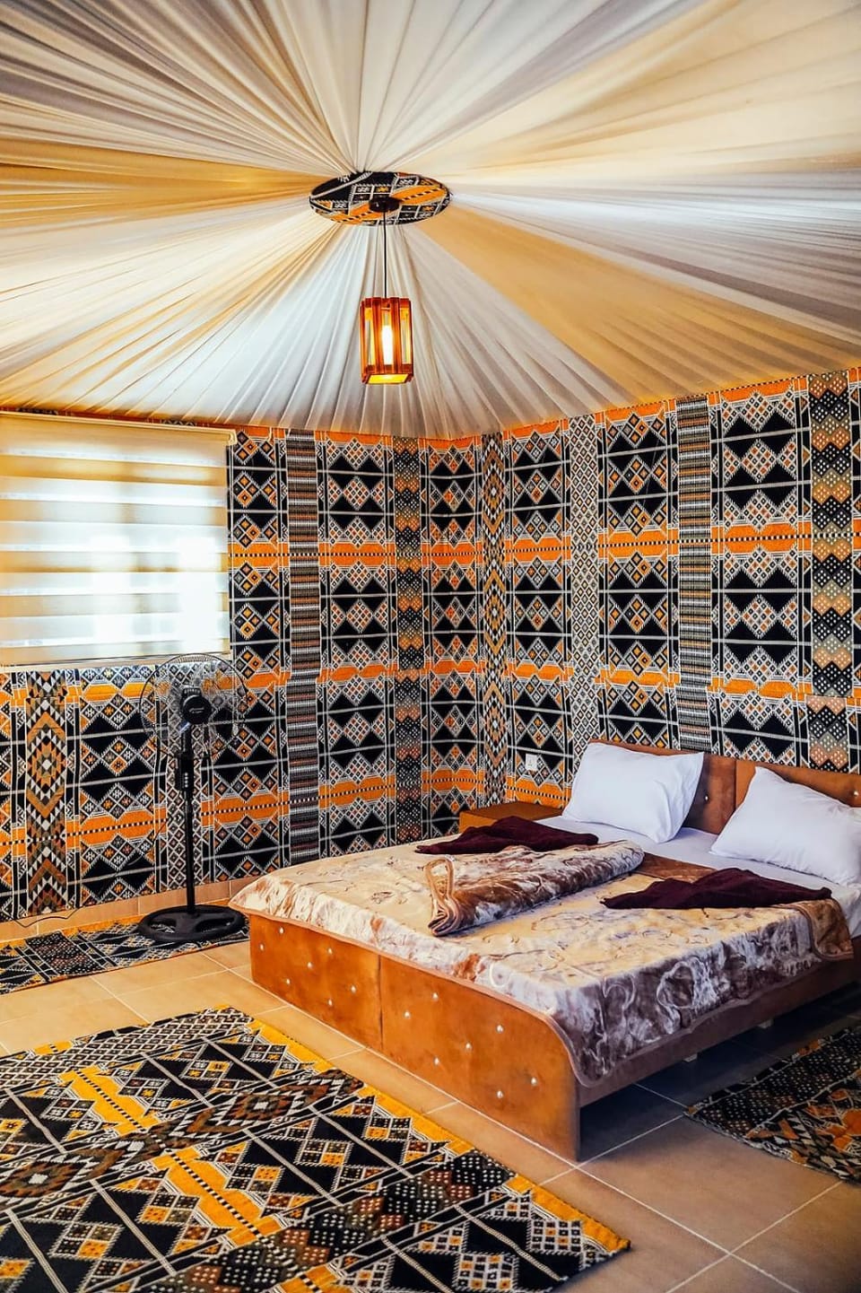 Bed, Living room
