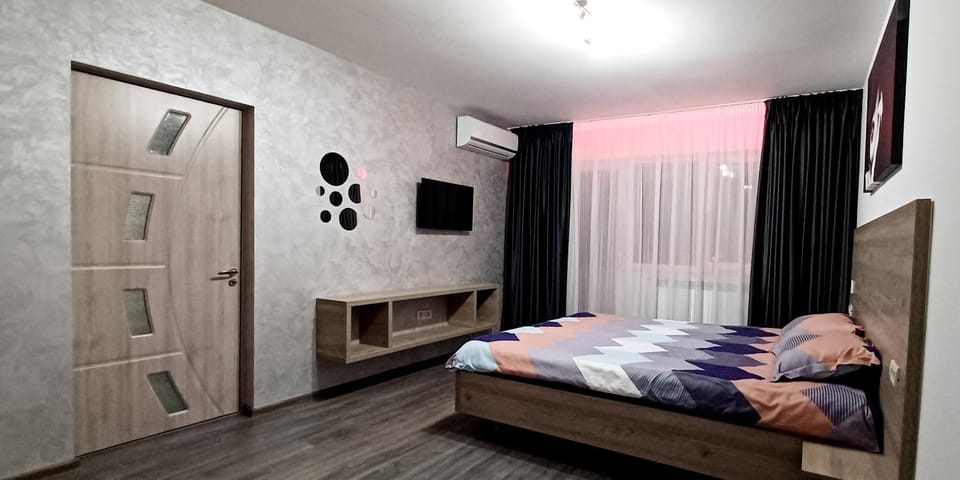 Photo of the whole room, air conditioner