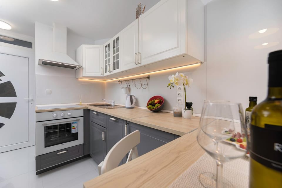 Kitchen or kitchenette, dishwasher, pet friendly, stove