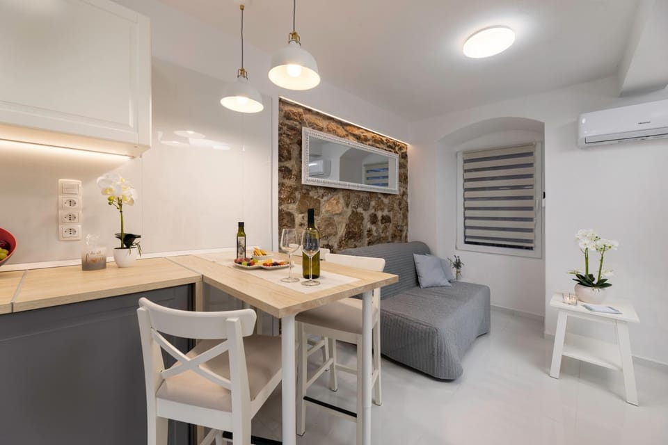 Kitchen or kitchenette, Living room, Seating area, air conditioner