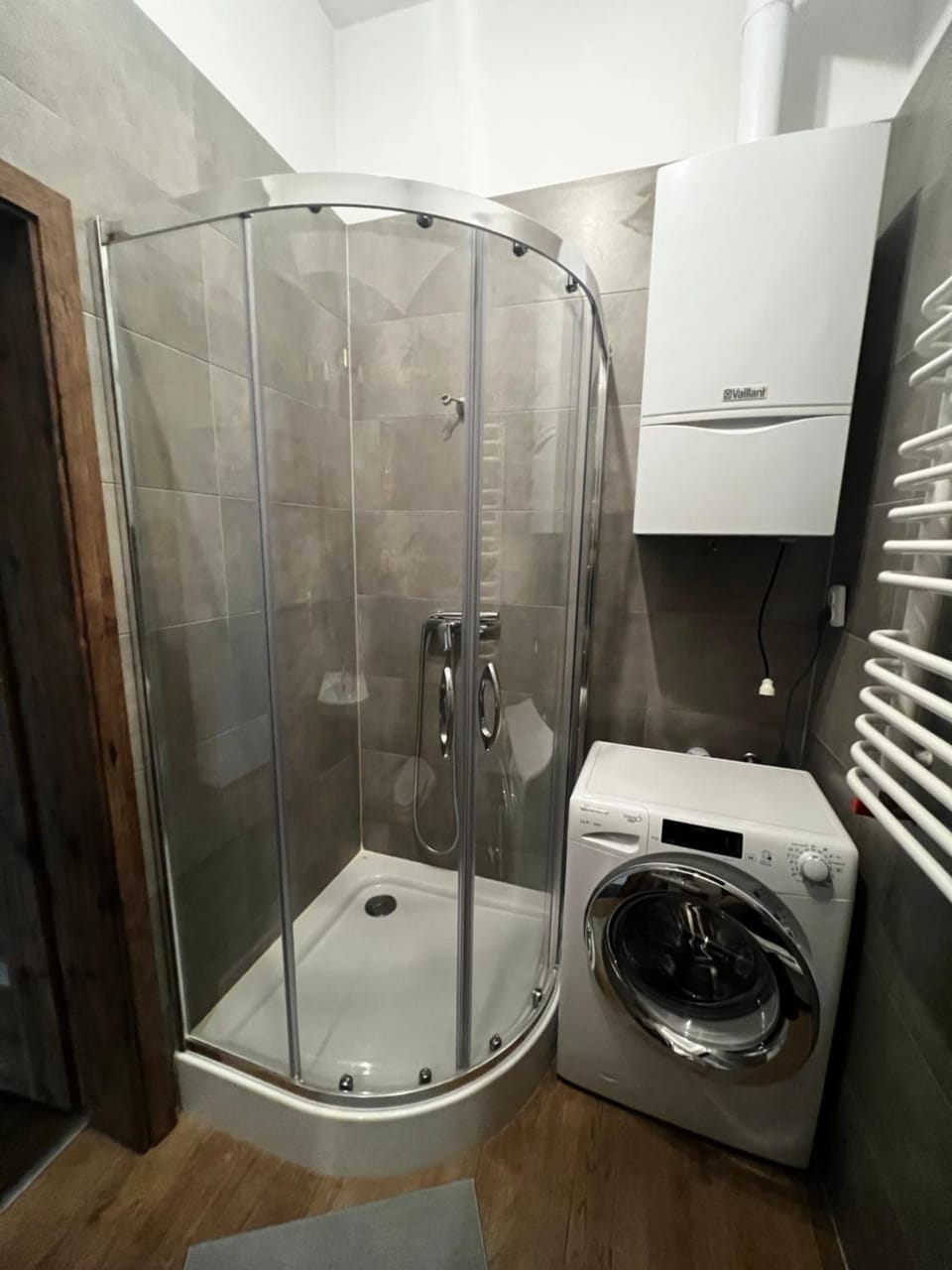 Shower, Bathroom, towels, washing machine