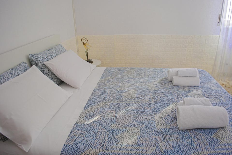 Bedroom, towels, wedding
