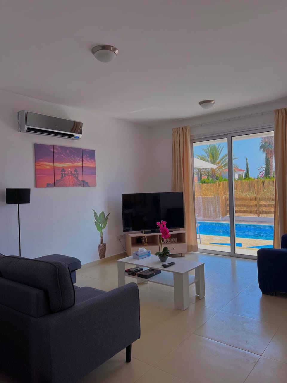 TV and multimedia, Living room, Seating area, Pool view, Swimming pool, air conditioner
