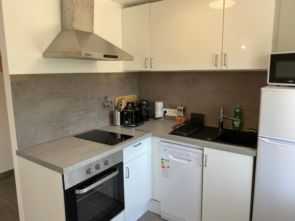 dishwasher, pet friendly, stove