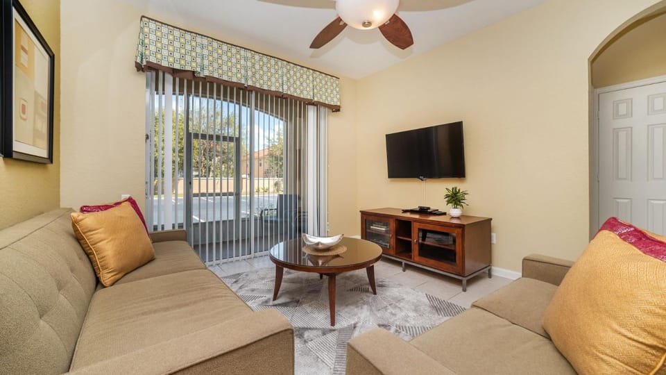 2781 Almaton #103 House in Windsor Hills