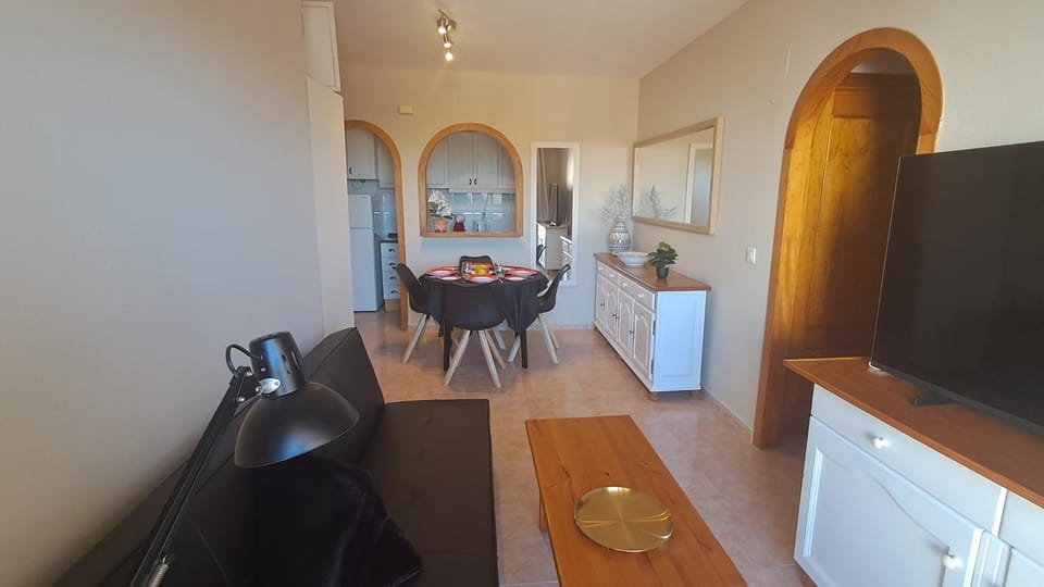 Communal lounge/ TV room, TV and multimedia, Kitchen or kitchenette, Seating area, Dining area, Evening entertainment