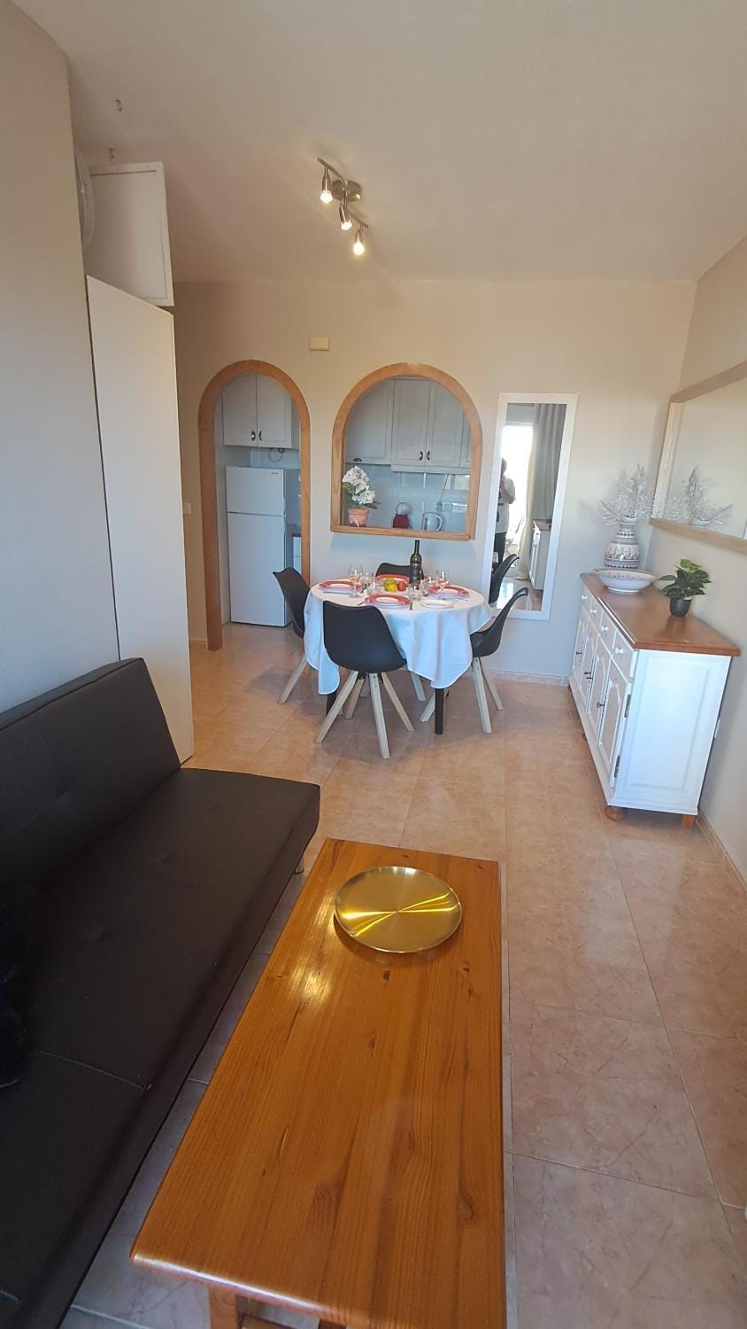 Kitchen or kitchenette, Living room, Photo of the whole room, Seating area, Dining area