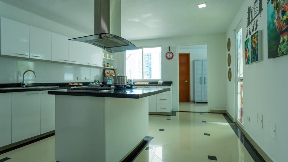 Kitchen or kitchenette, dishwasher, stove