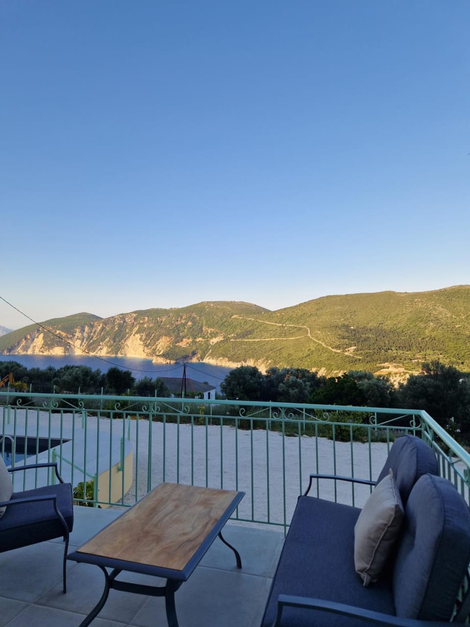 Natural landscape, Balcony/Terrace, Seating area, Mountain view
